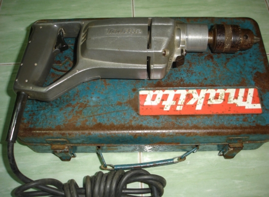 ขายสว่านไฟฟ้าแบบกระแทก ยี่ห้อ makita รุ่น 8416 ขนาด 5/8" 570 วัตต์