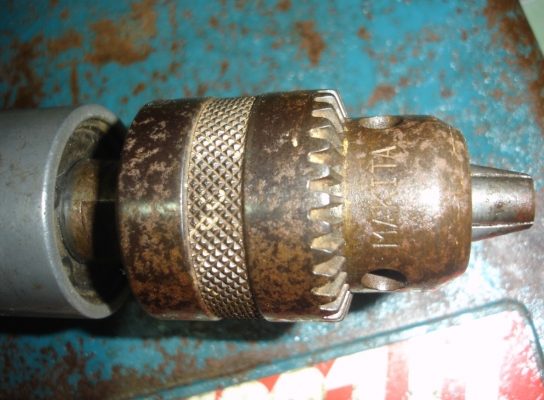 ขายสว่านไฟฟ้าแบบกระแทก ยี่ห้อ makita รุ่น 8416 ขนาด 5/8" 570 วัตต์