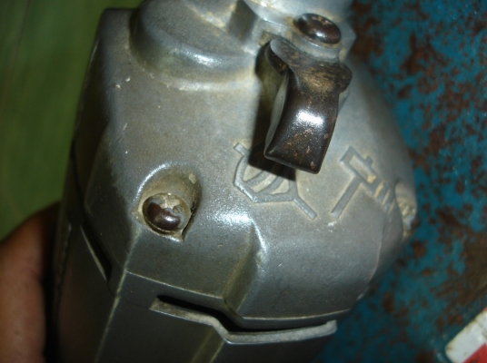 ขายสว่านไฟฟ้าแบบกระแทก ยี่ห้อ makita รุ่น 8416 ขนาด 5/8" 570 วัตต์