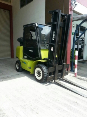 รถยกโฟร์คลิฟท์ ยี่ห้อCLARK