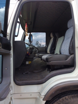 10 ล้อHINO 3H 195 แท้ กระจกไฟฟ้า เครื่องดี ครัทซีสวย ยางดี รถพร้อมใช้งาน ขาย 820,000 บาท ศุภากร 081-4252943