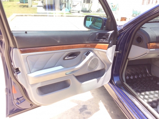 ขายรถ BMW E39 523I ปี97 เครื่องเดิมๆ 2.4 เกียร์ออโต้ทริปโทนิก ติดแก๊ส LPG ระบบหัวฉีด ไฟฟ้าทั้งคัน เบาะหนังแท้สวยๆปรับไฟฟ้า ลายไม้สวย พวงมาลัยมัลติฟังก์ชั่น แอร์ดิจิตอล airbag/abs ตัวถังสวยเดิมสีเงาสวย แม็กAC17" รถขับดีมาก ช่วงล่างแน่นๆ รถสวยพร้อมใช้ง ขายรถ BMW E39 523I ปี97 เครื่องเดิมๆ 2.4 เกียร์ออโต้ทริปโทนิก ติดแก๊ส LPG ระบบหัวฉีด ไฟฟ้าทั้งคัน เบาะหนังแท้สวยๆปรับไฟฟ้า ลายไม้สวย พวงมาลัยมัลติฟังก์ชั่น แอร์ดิจิตอล airbag/abs ตัวถังสวยเดิมสีเงาสวย แม็กAC17" รถขับดีมาก ช่วงล่างแน่นๆ รถสวยพร้อมใช้ง