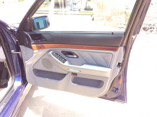 ขายรถ BMW E39 523I ปี97 เครื่องเดิมๆ 2.4 เกียร์ออโต้ทริปโทนิก ติดแก๊ส LPG ระบบหัวฉีด ไฟฟ้าทั้งคัน เบาะหนังแท้สวยๆปรับไฟฟ้า ลายไม้สวย พวงมาลัยมัลติฟังก์ชั่น แอร์ดิจิตอล airbag/abs ตัวถังสวยเดิมสีเงาสวย แม็กAC17" รถขับดีมาก ช่วงล่างแน่นๆ รถสวยพร้อมใช้ง ขายรถ BMW E39 523I ปี97 เครื่องเดิมๆ 2.4 เกียร์ออโต้ทริปโทนิก ติดแก๊ส LPG ระบบหัวฉีด ไฟฟ้าทั้งคัน เบาะหนังแท้สวยๆปรับไฟฟ้า ลายไม้สวย พวงมาลัยมัลติฟังก์ชั่น แอร์ดิจิตอล airbag/abs ตัวถังสวยเดิมสีเงาสวย แม็กAC17" รถขับดีมาก ช่วงล่างแน่นๆ รถสวยพร้อมใช้ง