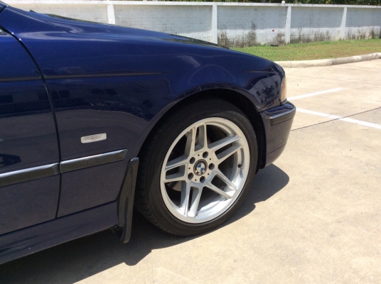 ขายรถ BMW E39 523I ปี97 เครื่องเดิมๆ 2.4 เกียร์ออโต้ทริปโทนิก ติดแก๊ส LPG ระบบหัวฉีด ไฟฟ้าทั้งคัน เบาะหนังแท้สวยๆปรับไฟฟ้า ลายไม้สวย พวงมาลัยมัลติฟังก์ชั่น แอร์ดิจิตอล airbag/abs ตัวถังสวยเดิมสีเงาสวย แม็กAC17" รถขับดีมาก ช่วงล่างแน่นๆ รถสวยพร้อมใช้ง ขายรถ BMW E39 523I ปี97 เครื่องเดิมๆ 2.4 เกียร์ออโต้ทริปโทนิก ติดแก๊ส LPG ระบบหัวฉีด ไฟฟ้าทั้งคัน เบาะหนังแท้สวยๆปรับไฟฟ้า ลายไม้สวย พวงมาลัยมัลติฟังก์ชั่น แอร์ดิจิตอล airbag/abs ตัวถังสวยเดิมสีเงาสวย แม็กAC17" รถขับดีมาก ช่วงล่างแน่นๆ รถสวยพร้อมใช้ง