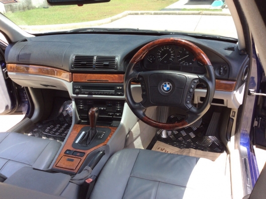 ขายรถ BMW E39 523I ปี97 เครื่องเดิมๆ 2.4 เกียร์ออโต้ทริปโทนิก ติดแก๊ส LPG ระบบหัวฉีด ไฟฟ้าทั้งคัน เบาะหนังแท้สวยๆปรับไฟฟ้า ลายไม้สวย พวงมาลัยมัลติฟังก์ชั่น แอร์ดิจิตอล airbag/abs ตัวถังสวยเดิมสีเงาสวย แม็กAC17" รถขับดีมาก ช่วงล่างแน่นๆ รถสวยพร้อมใช้ง ขายรถ BMW E39 523I ปี97 เครื่องเดิมๆ 2.4 เกียร์ออโต้ทริปโทนิก ติดแก๊ส LPG ระบบหัวฉีด ไฟฟ้าทั้งคัน เบาะหนังแท้สวยๆปรับไฟฟ้า ลายไม้สวย พวงมาลัยมัลติฟังก์ชั่น แอร์ดิจิตอล airbag/abs ตัวถังสวยเดิมสีเงาสวย แม็กAC17" รถขับดีมาก ช่วงล่างแน่นๆ รถสวยพร้อมใช้ง