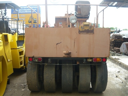 รถบด 9 ล้อยาง Kawasaki KR20 เก่านอกนำเข้าจากญี่ปุ่น ยังไม่ผ่านการใข้งานในไทย 100\%  ราคาย่อมเยาว์