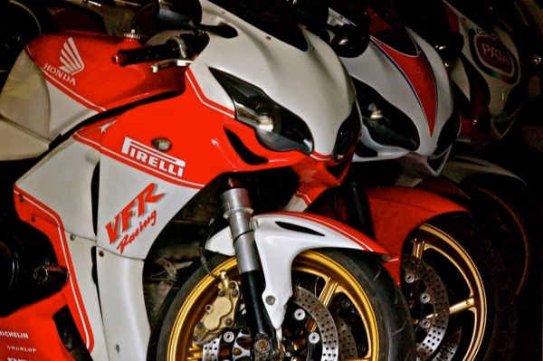 รับสั่งประกอบ nc30 cbr400 พร้อมทะเบียนเเท้ สามารถเลือกสีเลือกลายมาได้เลย