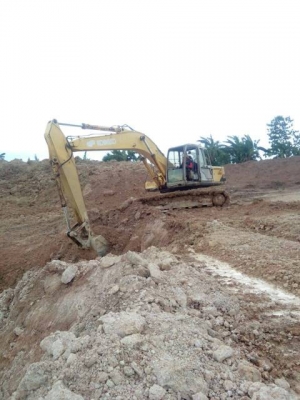 ขายรถแบคโฮKOBELCO sk 200-3 เก๋งเทาไฟฟ้าครบ เอกสารเล่มทะเบียนราคา750,000