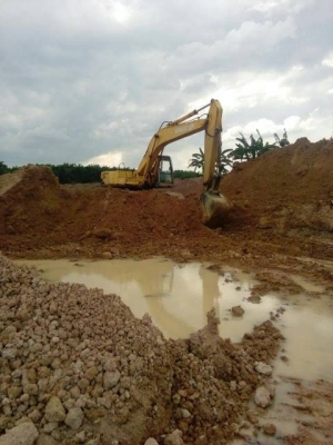 ขายรถแบคโฮKOBELCO sk 200-3 เก๋งเทาไฟฟ้าครบ เอกสารเล่มทะเบียนราคา750,000