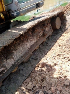 ขายรถแบคโฮKOBELCO sk 200-3 เก๋งเทาไฟฟ้าครบ เอกสารเล่มทะเบียนราคา750,000