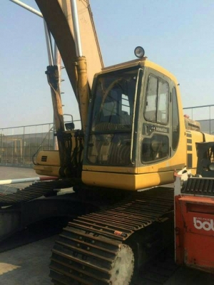 ขายรถแบคโฮ KOMATSU pc 300-6บูมอามร์ยาวสวยพร้อมใช้เอกสารเล่มทะเบียนราคา1,600,000