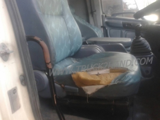 รถบรรทุก 6 ล้อ HINO สมอทอง