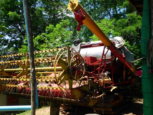 ขายรถเกี่ยวเกษตรพัฒนา อุ้ม 2ตัน ตัวเดิน 10 เครื่อง Hino 195 เทอร์โบ หน้าเกี่ยว 2.8 ปั้มไดกิ้นคู่22 สนใจติดต่อ 0808255385,0810707634 ฉลาดศิลป์