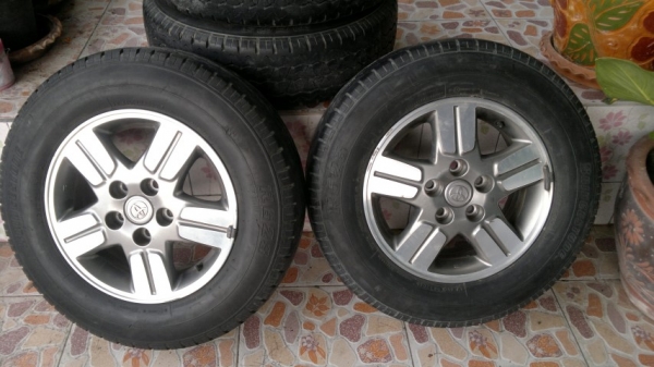 ขายครับ แม็คยางเดิมวีโก้ขอบ 15  ห้ารู