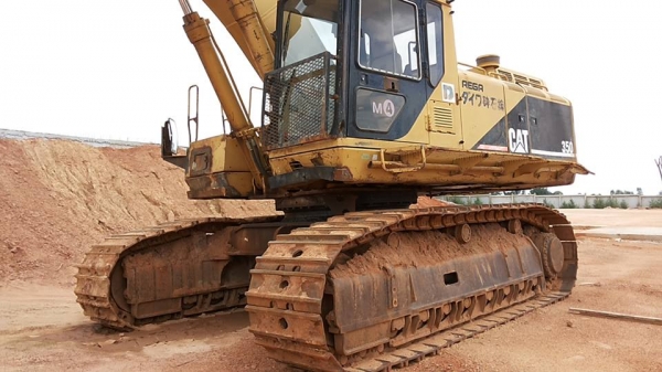 **2,400,000 บ.ต่อรอง/// แบคโฮ CAT 350 สวยเดิม **ขาย CAT 350 แบคโฮ รุ่นใหญ่ ขนาด 49ตัน HYD.EXCAVATOR CATERPILLAR 350 ปี1995 ซีเรียล.*7RK00330* สภาพเก่านอก ประมูลจาก JSSR. ไม่ค่อยได้ใช้งาน ครับ ใช้งาน 1x,xxx ชั่วโมง เครื่องเดิม ปั้มเดิม ไฟฟ้าเต็ม เครื่องCAT