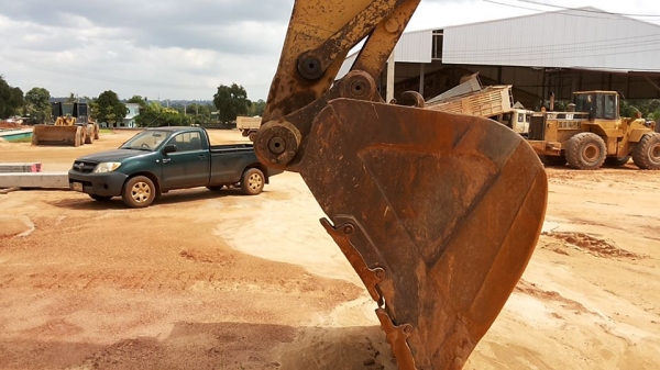 **2,400,000 บ.ต่อรอง/// แบคโฮ CAT 350 สวยเดิม **ขาย CAT 350 แบคโฮ รุ่นใหญ่ ขนาด 49ตัน HYD.EXCAVATOR CATERPILLAR 350 ปี1995 ซีเรียล.*7RK00330* สภาพเก่านอก ประมูลจาก JSSR. ไม่ค่อยได้ใช้งาน ครับ ใช้งาน 1x,xxx ชั่วโมง เครื่องเดิม ปั้มเดิม ไฟฟ้าเต็ม เครื่องCAT