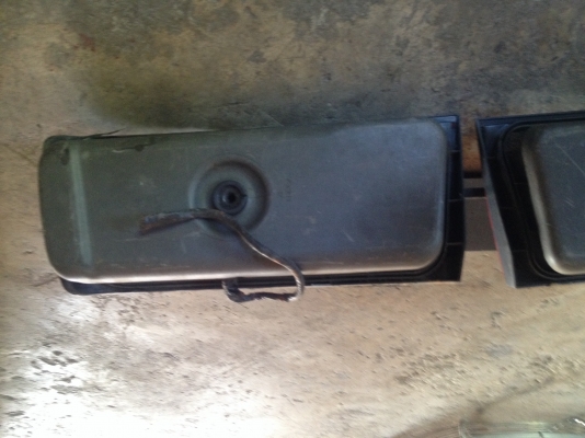 ขายไฟท้าย BMW E30 พร้อมแผ่นกลาง