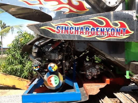 ขายรถเกี่ยวข้าวสินเจริญยนต์ ตัวเดิน19htเครื่องjo8c เทอร์โบแม่ปั้มไดกิ้น22ลอนเลอร์11ลูก