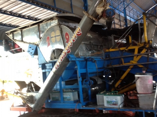 ขายรถเกี่ยวข้าวศิษย์เจริญตัวเดิน12htนอกเครื่องมิสซู 6m61 เทอร์โบแม่ปั้มไดกิ้น23