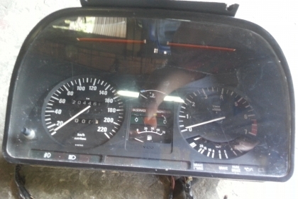 เรือนไม BMW E28