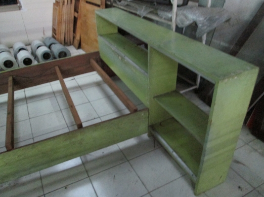 โครงเตียง  ไม้เต็มหนาแข็งแรง   หนักมาก   ผมขายถูกครับ