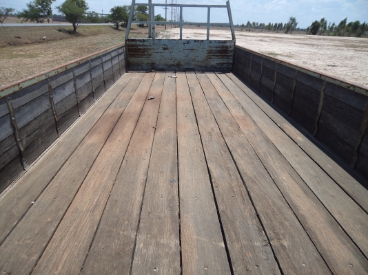 ขาย25000บาทกะบะรถ6ล้อสภาพดี ช่วงยาว5.60 กวาง2.30 คัซซีกวาง80