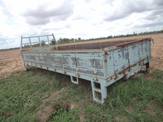 ขาย25000บาทกะบะรถ6ล้อสภาพดี ช่วงยาว5.60 กวาง2.30 คัซซีกวาง80