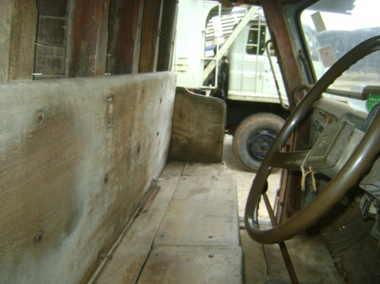 เทรนเลอร์ EH 700  168 แรง เกียร์กลาง พวงมาลัยเพาเวอร์   ราคา  225,000 บาท