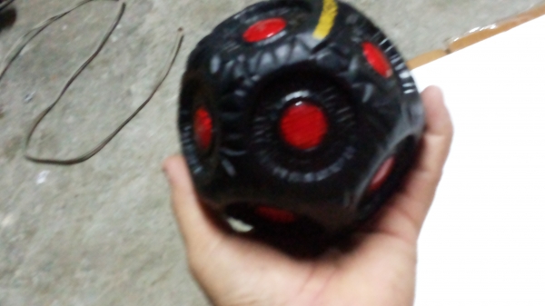 ลูกบอลเหลี่ยม 14 เหลี่ยม แบบต้องไล่กดแสงไฟให้ดับจากที่ขึ้นมาให้ทัน