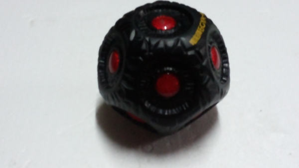 ลูกบอลเหลี่ยม 14 เหลี่ยม แบบต้องไล่กดแสงไฟให้ดับจากที่ขึ้นมาให้ทัน