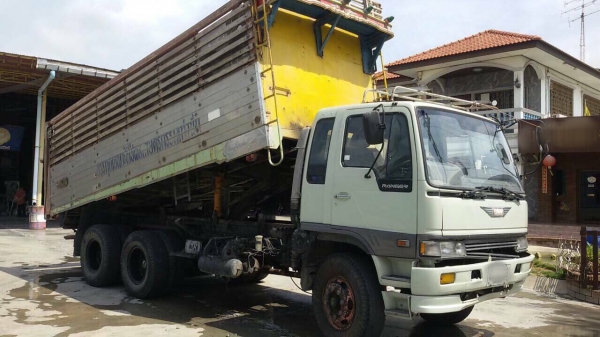 ขายรถบรรทุก HINO kt929 ตัวปรับปรุง.เครืองEL100.191แรง พร้อมใช้ครับ