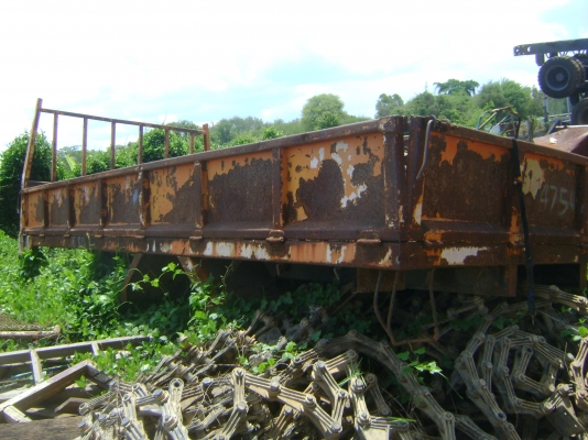 กระบะ ยาว 5.40 เมตร กว้าง 2.50 เมตร แชสชี .85 เมตร  ไม่ผุ.ราคา   40,000  บาท