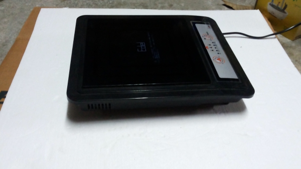 เตาแม่เหล็กไฟฟ้า Ebel เหนี่ยวนำของสนามแม่เหล็กระหว่างเตาแม่เหล็กไฟฟ้าและภาชนะที่เหนี่ยวนำไฟฟ้าเช่นเหล็ก หรือสเตนเลสบางชนิด