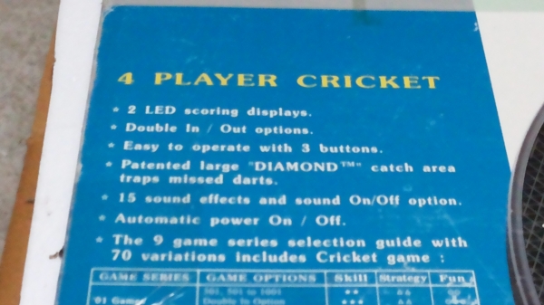 กระดานปาเป้าอิเลคทรอนิกส์ มีตัวเลขบอกคะแนนที่ได้ และเสียงใข้พลังงานจากถ่านหรือเสียบหม้อแปลงได้