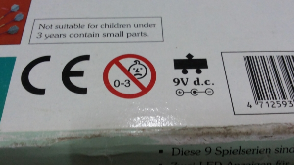 กระดานปาเป้าอิเลคทรอนิกส์ มีตัวเลขบอกคะแนนที่ได้ และเสียงใข้พลังงานจากถ่านหรือเสียบหม้อแปลงได้