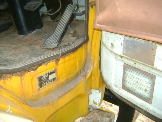 เครื่องEH 700  168 แรง เฮียบ 3 ตัน  ยืดยาว  9 เมตร ( รถหลวง.เอกสารเดือนกว่าๆ ครับ )  ตามภาพ ราคา  480,000  บาท ด่วนๆ ครับราคานี้