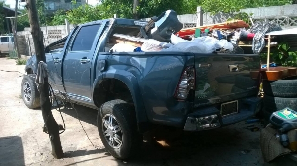 ขายตามสภาพ ISUZU DMAX Super Titanium ปี 2011 เครื่อง 2.5 Hilander 4 ประตู ไม่โดนเครื่อง เอกสารทะเบียนครบครับ