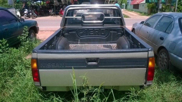 ขาย NISSAN BIG M ปี 37 เครื่องดี คัสซีสวย มีแอร์ ไม่เวอร์ ทะเบียนพร้อมโอน