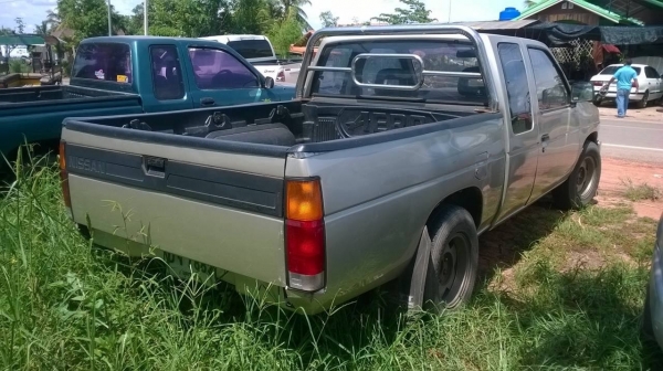 ขาย NISSAN BIG M ปี 37 เครื่องดี คัสซีสวย มีแอร์ ไม่เวอร์ ทะเบียนพร้อมโอน