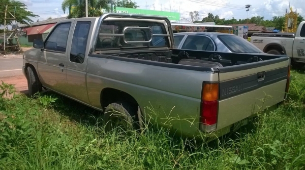 ขาย NISSAN BIG M ปี 37 เครื่องดี คัสซีสวย มีแอร์ ไม่เวอร์ ทะเบียนพร้อมโอน