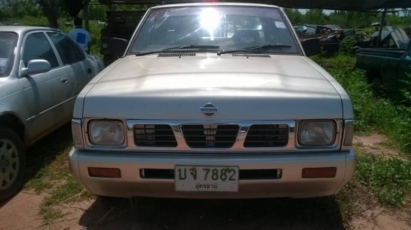 ขาย NISSAN BIG M ปี 37 เครื่องดี คัสซีสวย มีแอร์ ไม่เวอร์ ทะเบียนพร้อมโอน