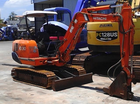 ขายรถแมคโคร  HITACHI EX 30 พร้อมหัวกระแทก