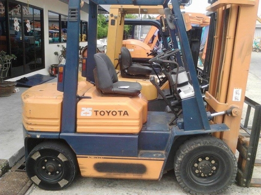 ขายรถโฟร์คลิฟท์ TOYOTA รุ่น 405FG25 เสาสูง 6เมตร ขนาด 2.5 ตัน เสาสูง6 เมตร ขายรถโฟร์คลิฟท์ TOYOTA รุ่น 405FG25 เสาสูง 6เมตร ขนาด 2.5 ตัน เสาสูง6 เมตร