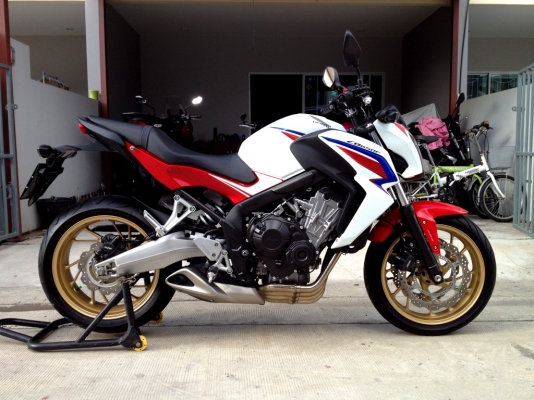 ขาย CB650f ปี2014 TRI-Color พร้อมทะเบียน วิ่งน้อย ราคา 249000 บาท รับแลกเทริ์น