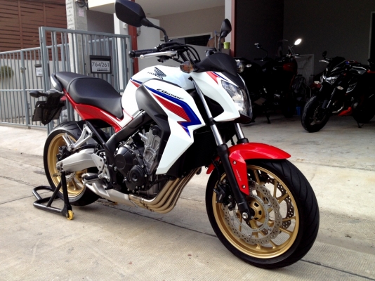 ขาย CB650f ปี2014 TRI-Color พร้อมทะเบียน วิ่งน้อย ราคา 249000 บาท รับแลกเทริ์น
