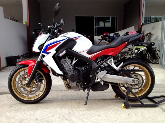 ขาย CB650f ปี2014 TRI-Color พร้อมทะเบียน วิ่งน้อย ราคา 249000 บาท รับแลกเทริ์น