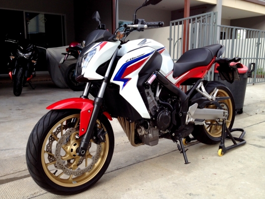 ขาย CB650f ปี2014 TRI-Color พร้อมทะเบียน วิ่งน้อย ราคา 249000 บาท รับแลกเทริ์น