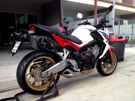 ขาย CB650f ปี2014 TRI-Color พร้อมทะเบียน วิ่งน้อย ราคา 249000 บาท รับแลกเทริ์น