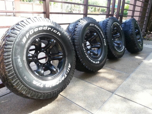 ล้อเล็บเหยี่ยว15 พร้อมยาง BF goodrich 31 10.5 R15 ปี11 สภาพสวยๆ