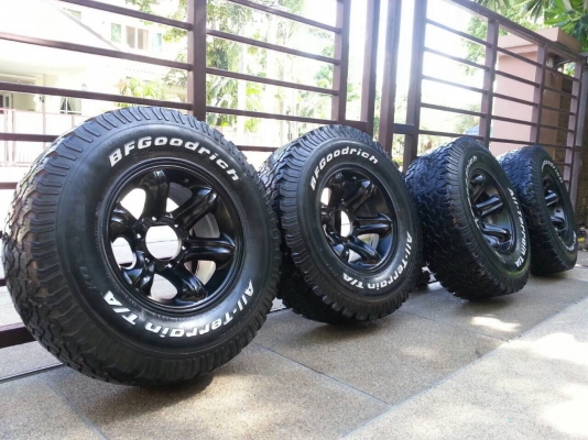 ล้อเล็บเหยี่ยว15 พร้อมยาง BF goodrich 31 10.5 R15 ปี11 สภาพสวยๆ